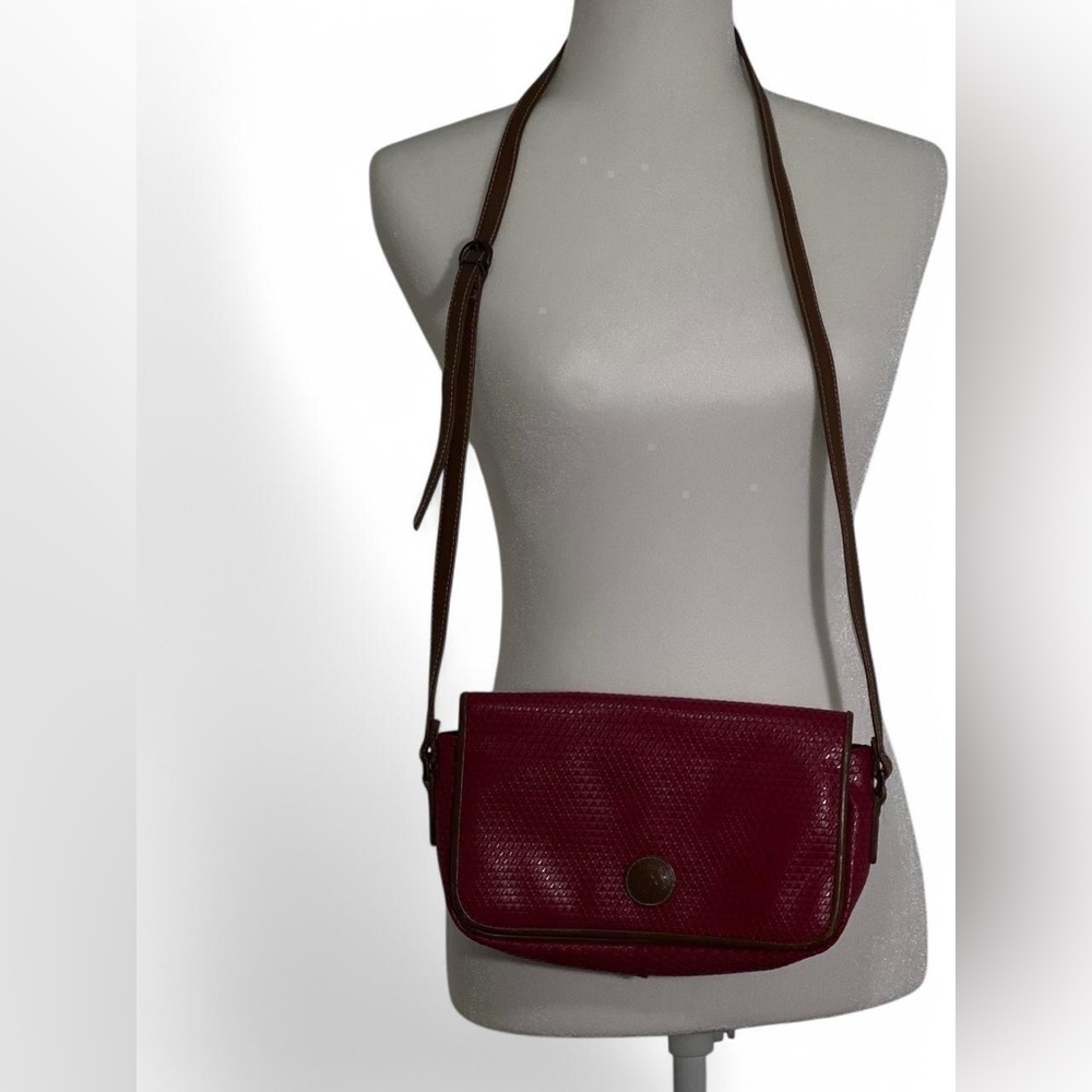 Elegant Pink and Brown Crossbody Bag with Adjustable Strap